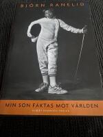 Min son f&auml;ktas mot v&auml;rlden