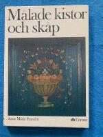  M&aring;lade kistor och sk&aring;p   