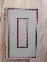 Og bakom synger skogene