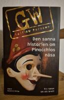 Den sanna historien om Pinocchios n&auml;sa : en roman om ett brott