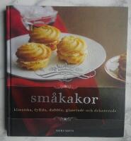 Sm&aring;kakor : klassiska, fyllda, dubbla, glaserade och dekorerade