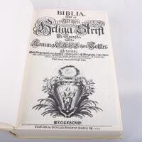 Biblia : thet &auml;r all then heliga skrift p&aring; swensko efter konung Carl then tolftes befalning medh f&ouml;rriga editioner j&auml;mnf&ouml;rd, summarier och marginalier &aring;nyo &ouml;fwersedde, concordantier och anm&auml;rckningar f&ouml;r&ouml;kade, nya register och biblisk tider&auml;kning inr&auml;ttad