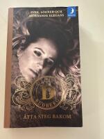 &Aring;tta steg bakom