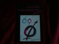 L&auml;ra m&auml;n leda kvinnor : en id&eacute;bok om hur man leder kvinnlig personal