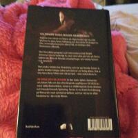 De d&ouml;da och de levande