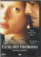 Flicka med p&auml;rlh&ouml;rh&auml;nge