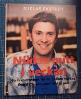Niklas mitt i veckan : 60 favoritrecept f&ouml;r en godare vardag fr&aring;n SVTs program Niklas mat
