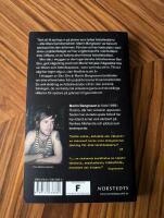 I skuggan av San Siro : fr&aring;n proffsdr&ouml;m till mardr&ouml;m