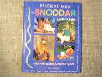 Stickat med snoddar 