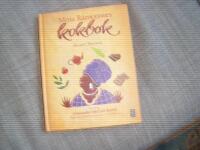 Mma Ramotswes kokbok : mat f&ouml;r traditionellt byggda l&auml;sare