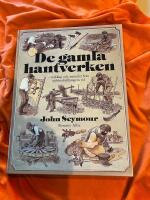 De gamla hantverken : [redskap och metoder fr&aring;n sj&auml;lvhush&aring;llningens tid]