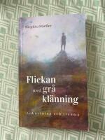 Flickan med gr&aring; kl&auml;nning : anknytning och trauma
