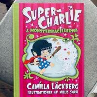 Super-Charlie och monsterbacillerna