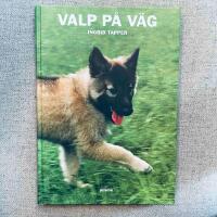 Valp p&aring; v&auml;g : den unga hundens utveckling och beteende