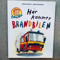 H&auml;r kommer brandbilen
