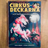 Cirkusdeckarna och halloweenmysteriet