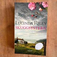 Skuggsystern : Stars ber&auml;ttelse