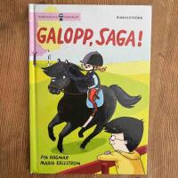Galopp, Saga! (Bok med VERSALER)