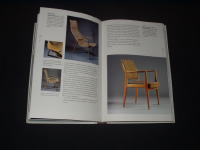 Svenska stolar och deras formgivare 1899-2001