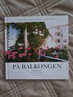 På balkongen