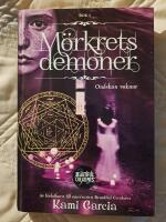 M&ouml;rkrets demoner. Bok 1, Ondskan vaknar