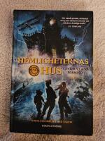 Hemligheternas hus bok 1 - Vindh&auml;xans h&auml;mnd