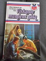 Alfred Hitchcock och Tre deckare l&ouml;ser Viskande mumiens g&aring;ta
