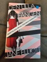 Den lilla f&aring;ngen - [ber&auml;ttelsen om en f&ouml;rlorad barndom]