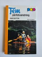 Fem p&aring; fotvandring