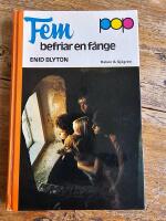 Fem befriar en f&aring;nge