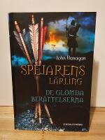 Spejarens l&auml;rling 11 - De gl&ouml;mda ber&auml;ttelserna
