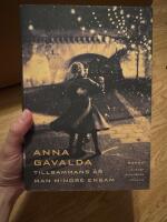 Tillsammans &auml;r man mindre ensam : Roman