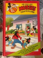 Lek och l&auml;r i Musses trafikklubb - att korsa en gata/att inte rusa ut i gatan 
