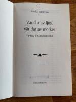 V&auml;rldar av ljus, v&auml;rldar av m&ouml;rker : fantasy & skr&auml;cklitteratur