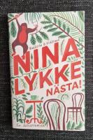 N&auml;sta! : en l&auml;karroman