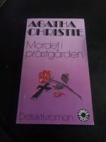 Mordet i pr&auml;stg&aring;rden : [detektivroman]