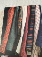 Rahwaan puku - n&auml;k&ouml;kulmia Suomen kansallismuseon kansanpukukokoelmiin = Folk costume : an owerview of the folk costume collection of the National Museum of Finland