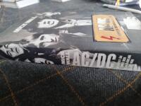 AC/DC : helvetet &auml;r tomt och alla dj&auml;vlar &auml;r h&auml;r