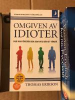 Omgiven av idioter : hur man f&ouml;rst&aring;r dem som inte g&aring;r att f&ouml;rst&aring;