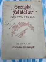 Svenska folkl&aring;tar f&ouml;r tv&aring; fioler