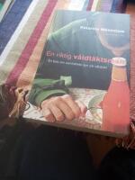 En riktig v&aring;ldt&auml;ktsman : en bok om samh&auml;llets syn p&aring; v&aring;ldt&auml;kt