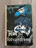 Fem p&aring; fotvandring