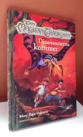 Den magiska tr&auml;dkojan. Dinosaurierna kommer