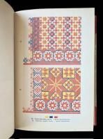 SUOMALAISIA KORISTEITA  I.  Ompelukoristeita ja kuoseja  /. FINNISCHE ORNAMENTE  I.  Stickornamente und Muster