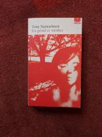 En grind av m&ouml;rker : roman