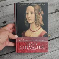 Damen med enh&ouml;rningen