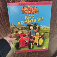 Lilla r&ouml;da traktorn : h&auml;r kommer vi!