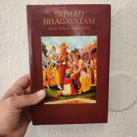 Śrīmad Bhāgavatam : med ursprunglig sanskrittext, omskrivning till latinska bokst&auml;ver, ord&ouml;vers&auml;ttning, vers&ouml;vers&auml;ttning och utf&ouml;rliga f&ouml;rklaringar