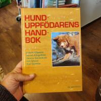 Hunduppf&ouml;darens handbok