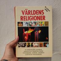 V&auml;rldens religioner : [en inneh&aring;llsrik handbok, sakliga och objektiva texter, fotografier, kartor, diagram, kortfattat faktalexikon]